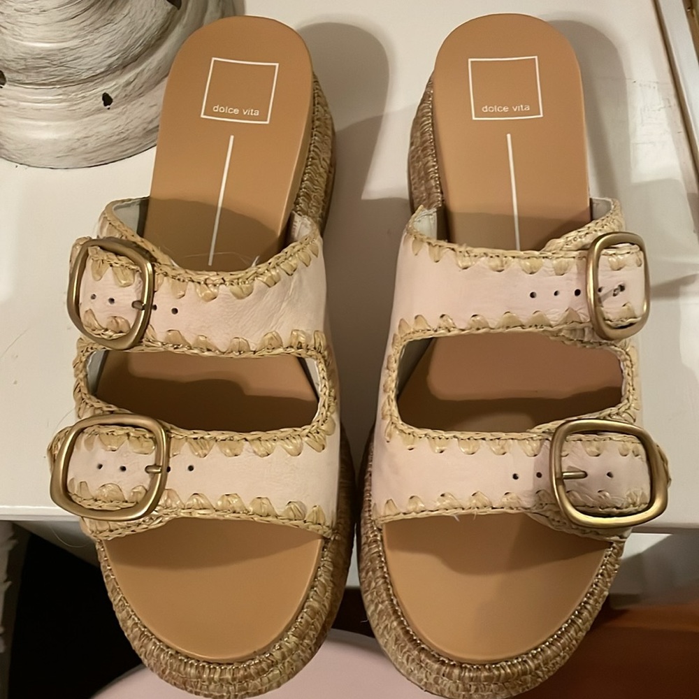 Dolce Vita Cream and Tan Sandals - Picture 4 of 8